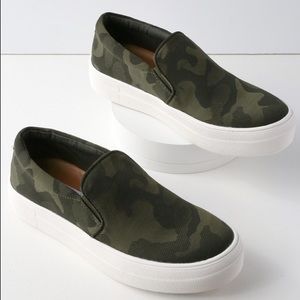 Steve Madden Gills Camo Slip On Sneaker
